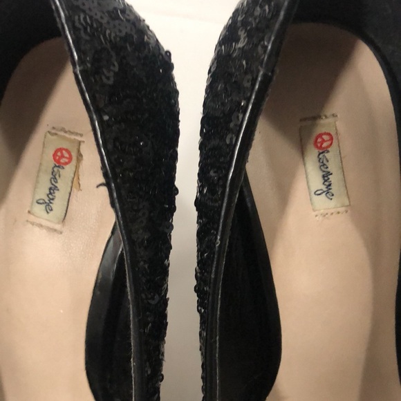 Olsenboye Sequin Platform Oparys Pump - Picture 8 of 8